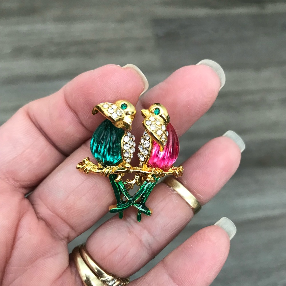 Elegant Gold- Tone and Multicolor Love Birds Brooch - Picture 6 of 7